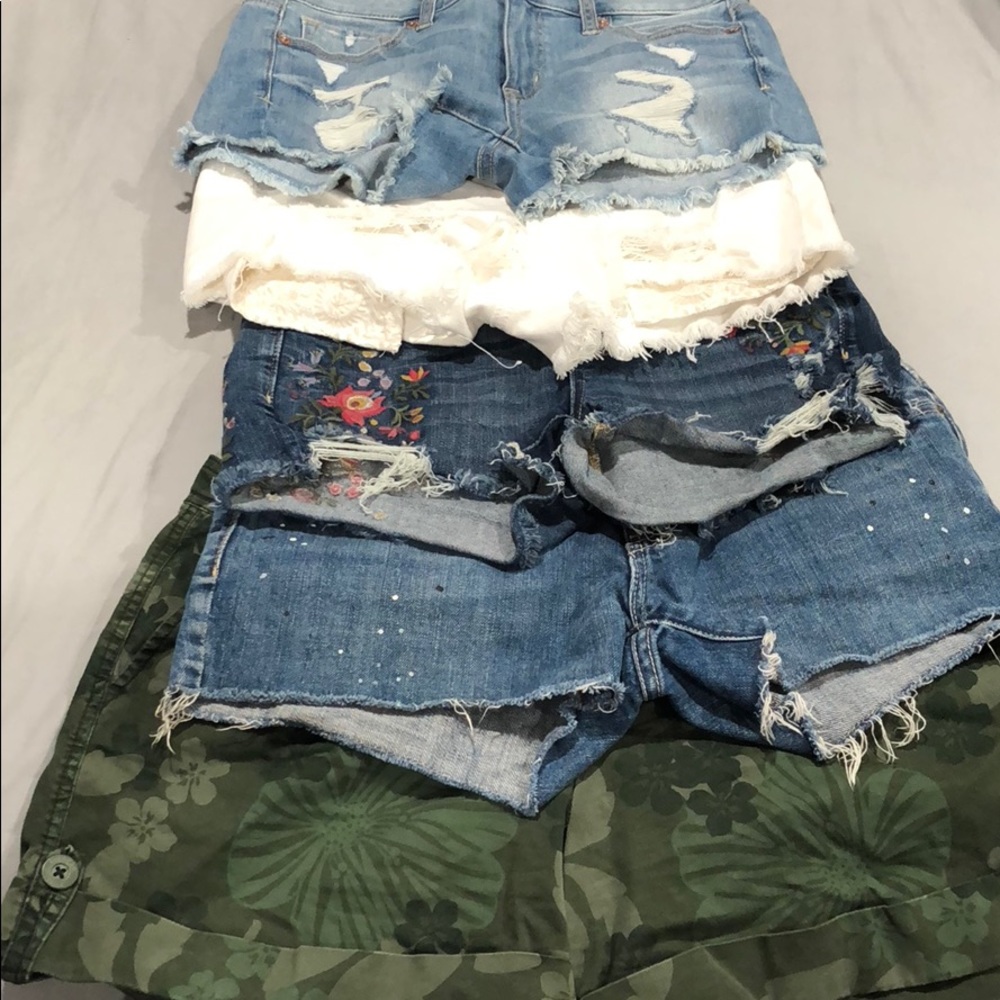 Bundle of 5 AE shorts